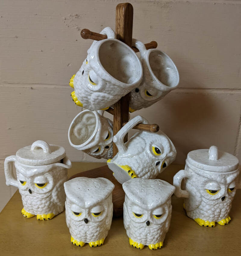 4 Owl Mugs (w/Wooden Stand), Sugar, Creamer, S&P